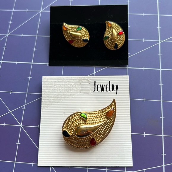 Avon brooch and matching earrings paisley shape enamel goldtone vintage set nice - Picture 3 of 14